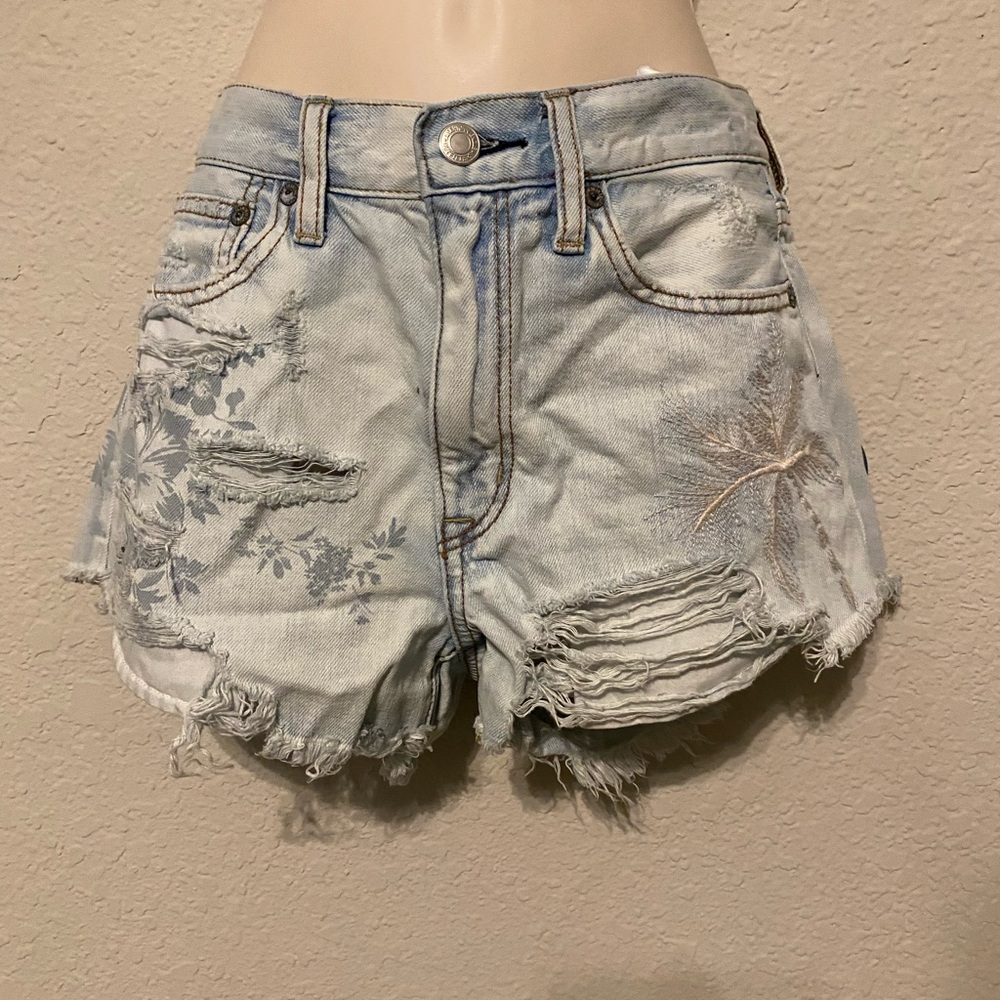American eagle vinatage hi rise ripper denim shorts
